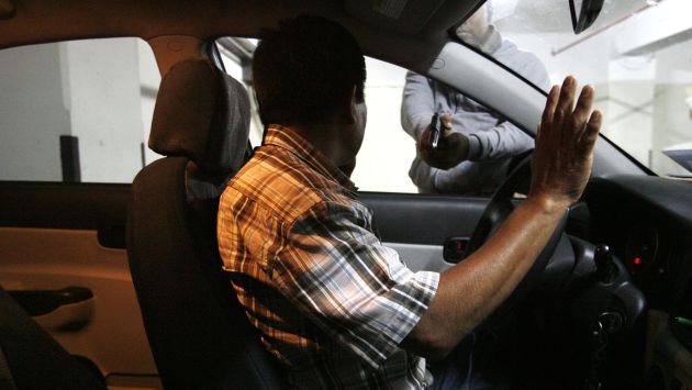 sispreven's tweet photo. PREVENCIÓN: Si está fuera de su auto entregue las llaves, haga lo posible por no subir al mismo #TipsSispreven https://t.co/ibK6c5AW88