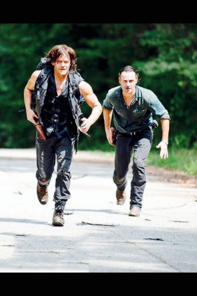 FTWDFamily's tweet photo. 4 days of #TWDMarathon 
Every episodes from season 1-6 leading up to the 9th episode of S6 on February 14 at 9pm 💀❤️ https://t.co/9Zz4pfVxIu