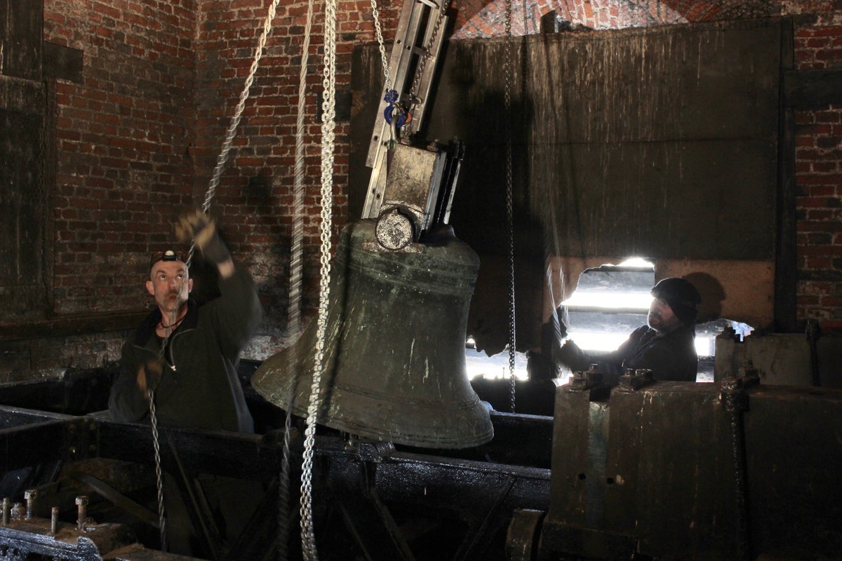 AnalogPuss's tweet image. All 10 of the bells in St Mary&apos;s Church, Walthamstow Village have now been taken down from the tower for restoration