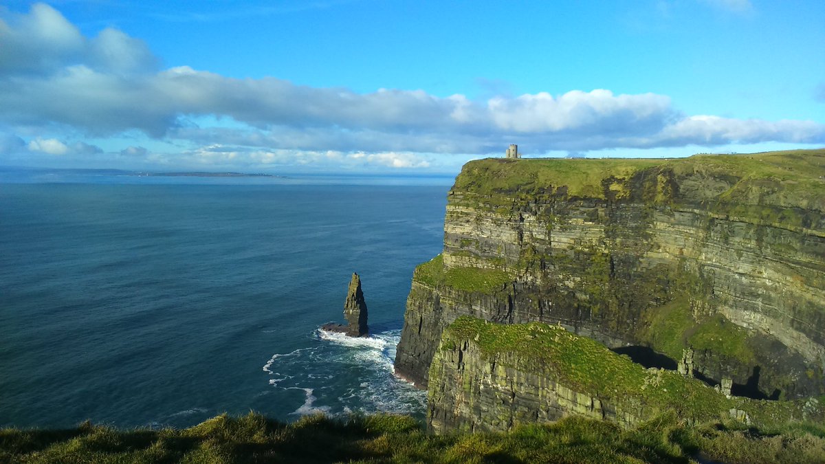 pedrobaptis7a's tweet photo. Isto é único!! Melhor dia da viagem!!!
#clifsofmoher https://t.co/ZAMtGuGWHQ