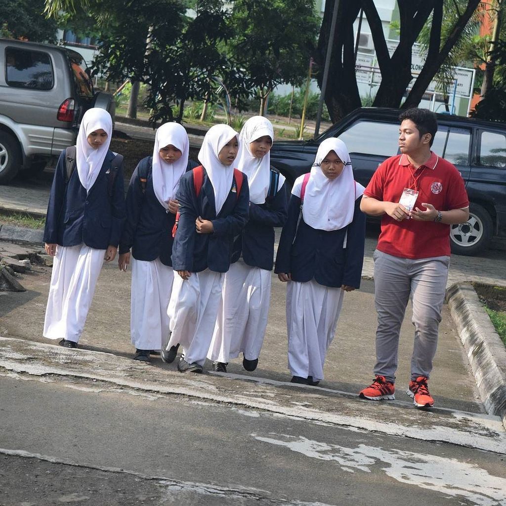 Panitia GENIUS 2016 siap memandu peserta loh :D