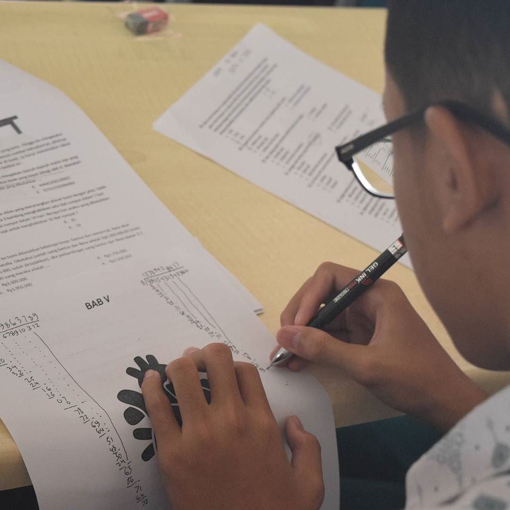 ngerjakan soalnya  kok serius banget?! :p