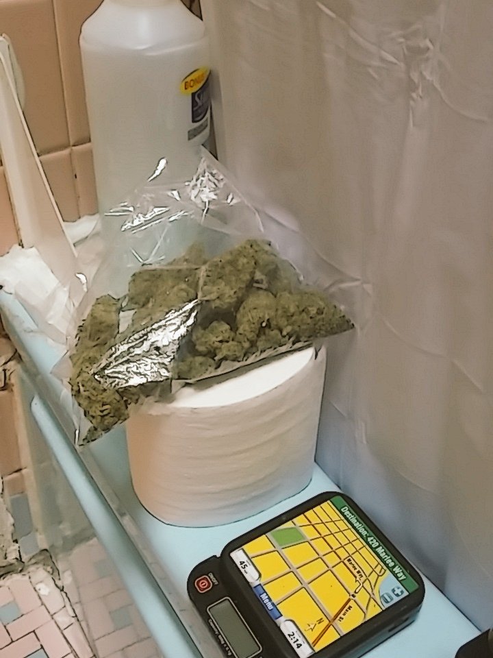 DroK215's tweet image. #RollDatShiT
#LightDatShiT
#Smmmoo&amp;lt;ooooookeTHATshiT
#BLUEDREAM #ALLDAY
#OGKUSH2M
#CantWaiT