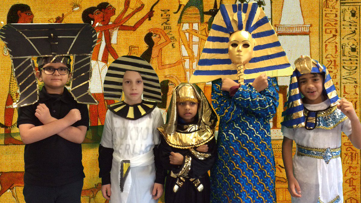 BarhamPrimary's tweet photo. We've been taking pics using #GreenScreen to make it look as if we are in Egypt. #GoBarham #Year3LockActivity https://t.co/67n9L4vlTb