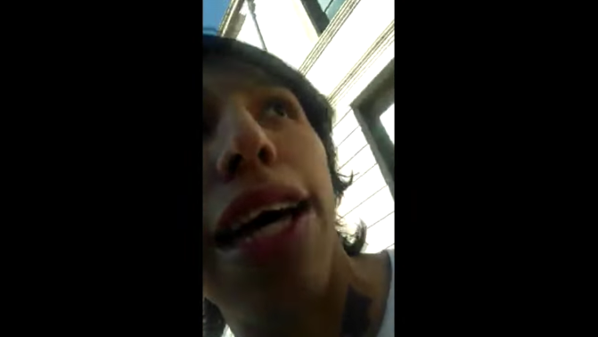 #Video Policías de Saltillo intentan detener a joven por cantar una canción de Molotov  bit.ly/1Kcxsh6