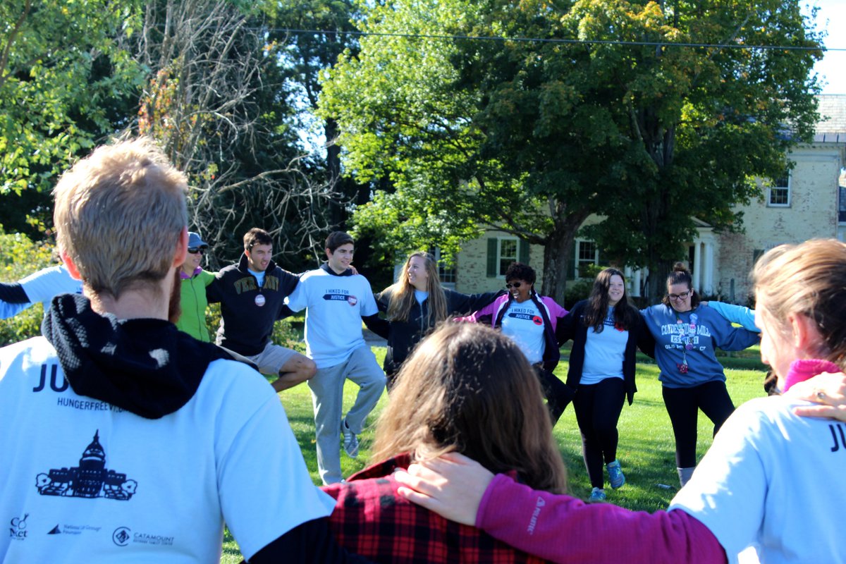 uvm_dewey's tweet photo. We love that our students are dedicated to making a difference on and off campus. #deweysdomore #uvmlove #uvmrlc https://t.co/aHRM9E7nes