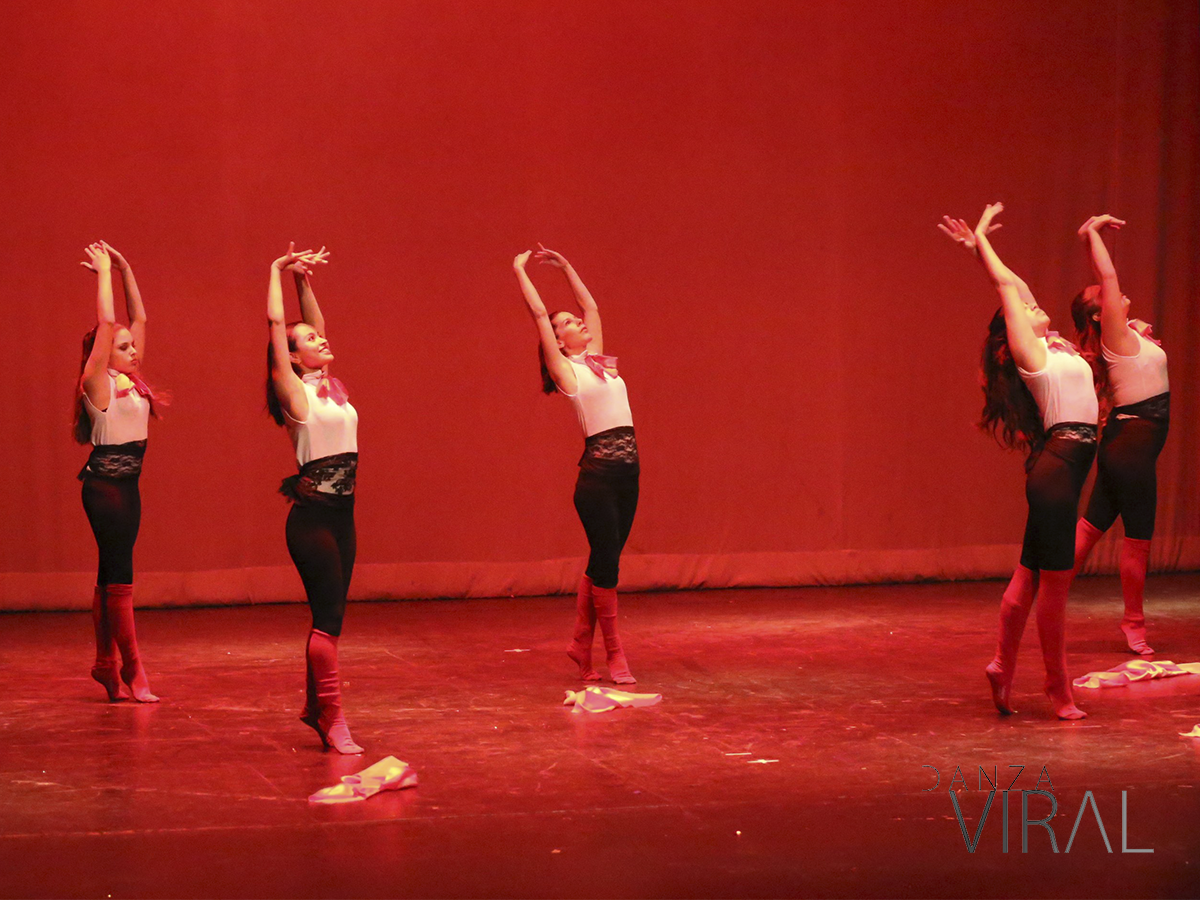 DanzaViral's tweet photo. ¿Quieres estar en la función de alumnos de #junio2016? Súmate a los #talleres profesionales del @cc_allende #Danza https://t.co/OpkQAT7fB7
