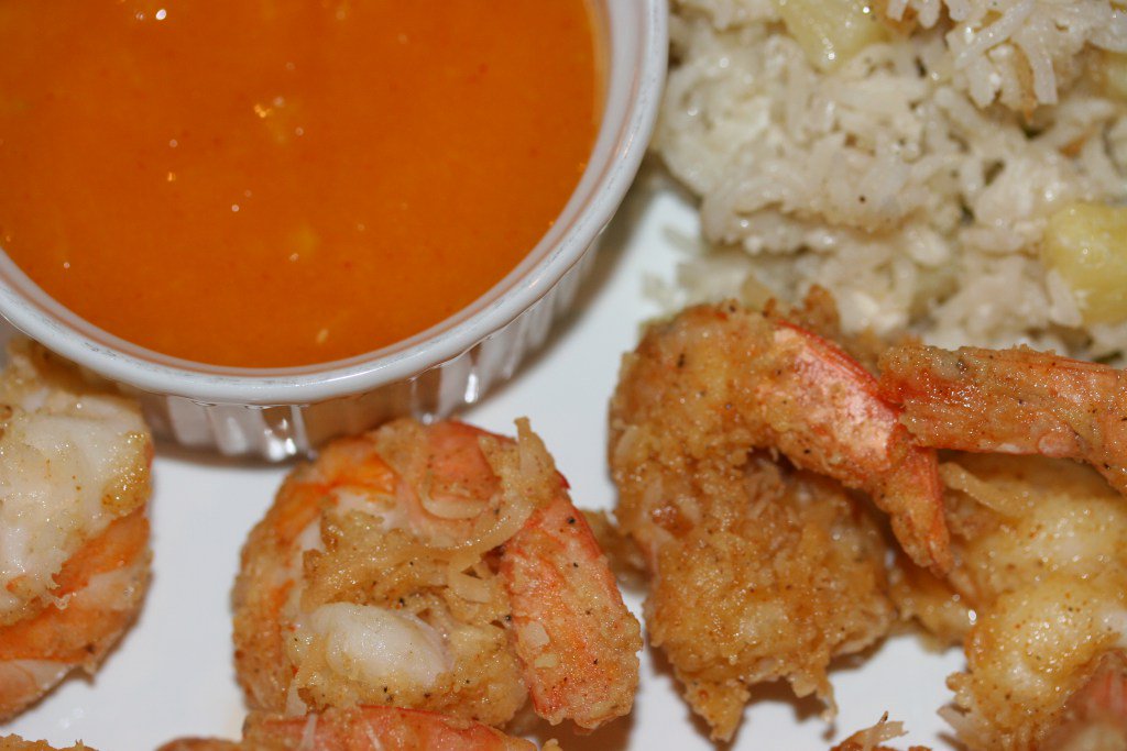 Coconut Fried Shrimp with Mango Sauce and Coconut Pineapple Rice is sweet, tangy, spicy… whiskeynwry.com/2016/02/11/coc…