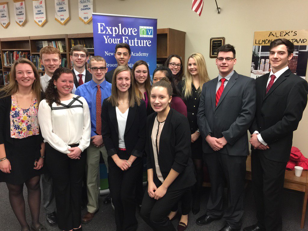 rgwiz09's tweet photo. @BTNewVisionsBus The New Visions Business team after their presentation to community leaders. https://t.co/V0TDbgZwZH