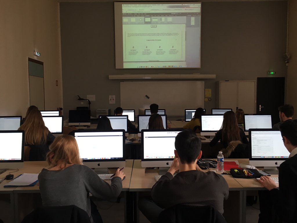 Arrabatur's tweet photo. Initiation #Ux à travers la découverte de @balsamiq avec les étudiants de licence 2 de @IAELille @LeDoumit https://t.co/9yCvhVpPEB