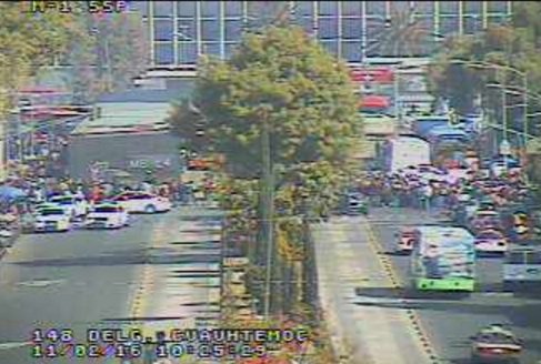 ZC Cerrada la circulación en Jesús García a la altura de J. Meneses al Norte por #manifestantes. Altn. Guerrero.