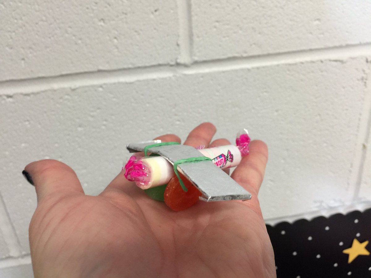 TalawandaSTEM's tweet photo. Using a rubber band and Valentine candy, @Kramer_TSD students built a form of transportation. #ValentineSTEM https://t.co/rLWzl9Vprf