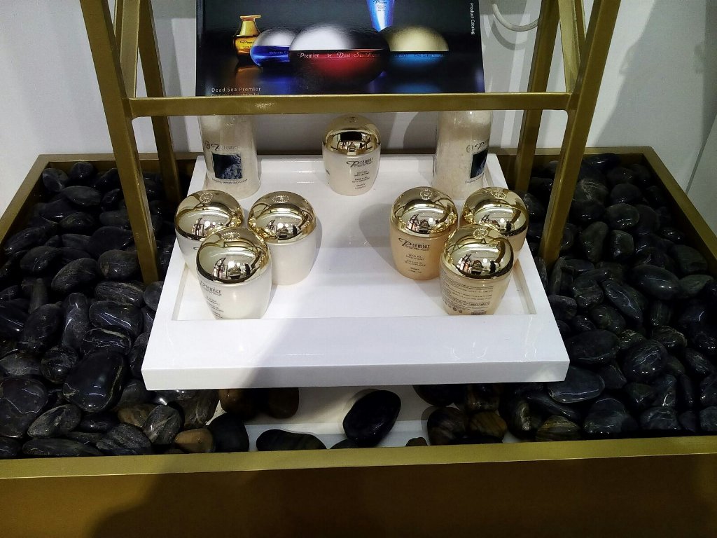 TheHubKaren's tweet photo. PREMIER DAY SPA have a hamper to be won this #ValentinesWeekend...check out our pages for details #InsideTheHub https://t.co/kWEwO8YIsJ