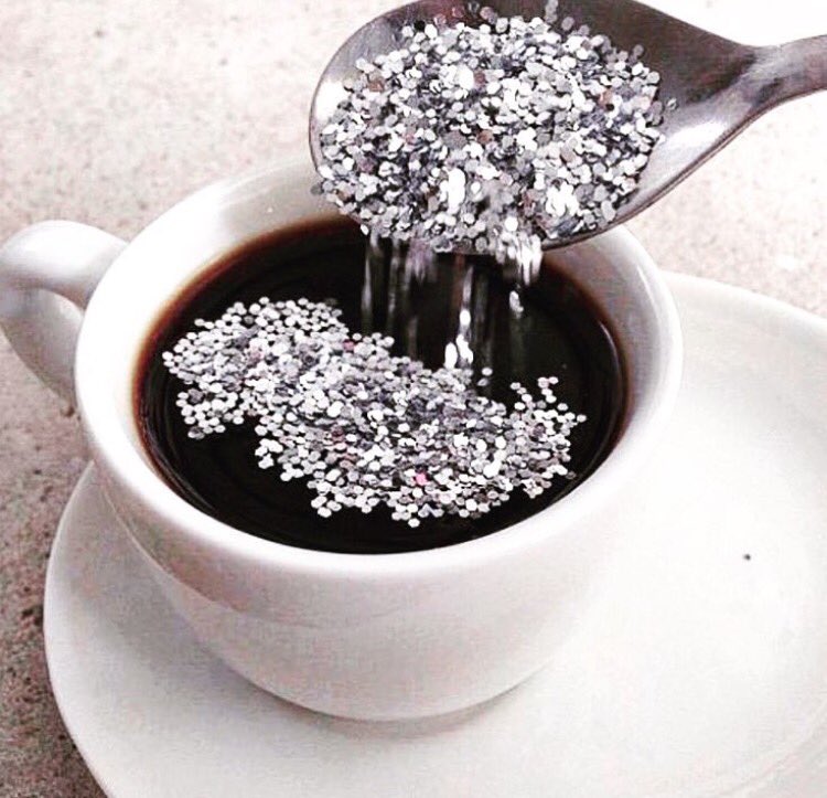 RobtheKingAtl's tweet photo. Start your morning off with sparkle! #robthekingatl #rtk #goodmorning #coffeefix #glitterfix @DunkinDonuts https://t.co/JAzykKABAi