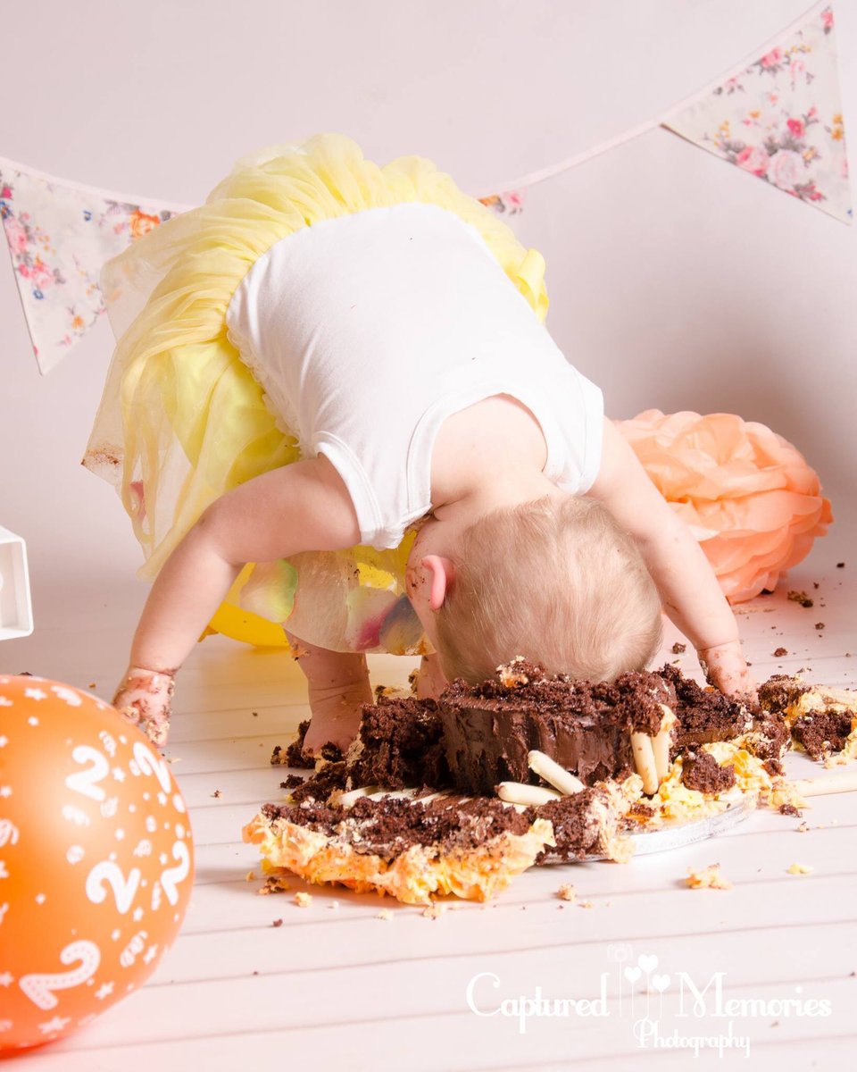 SamRobey's tweet image. Can I just feel it ....... With my head 😱😱😱😱 such a good cake smash #capturedmemories #photography #cakesmash