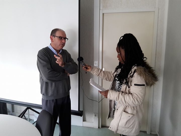 MicroDesAiles's tweet photo. Hawa a expérimenté ce matin le métier de #Journaliste en découvrant les coulisses du réseau de transport de #Vichy https://t.co/vxduUiBOcV