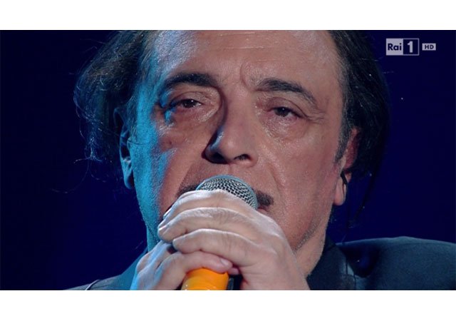 “A mare si gioca” emozionante interpretazione di Nino Frassica.
#sanremo #frassica
ow.ly/YdpPQ