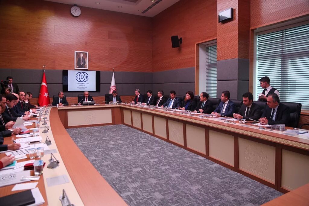 Anayasa Komisyonu Toplantısı'nda Kamu Denetçiliği Kurumu çalışmaları hakkında sunum aldık.