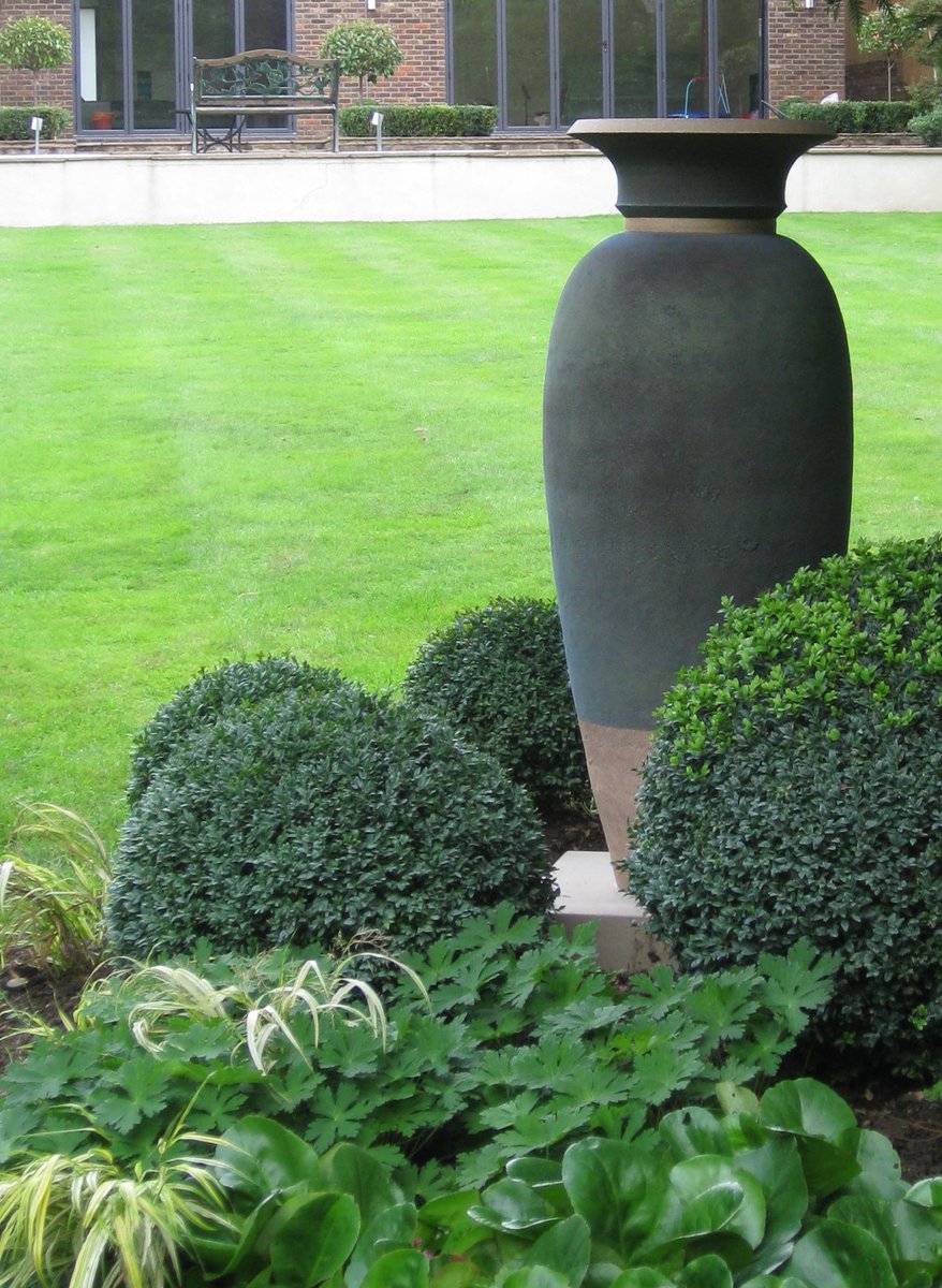 PhilipSimmonds2's tweet image. 'Tall Bluegreen' 1.2m tall among Box #topiary Available to commission