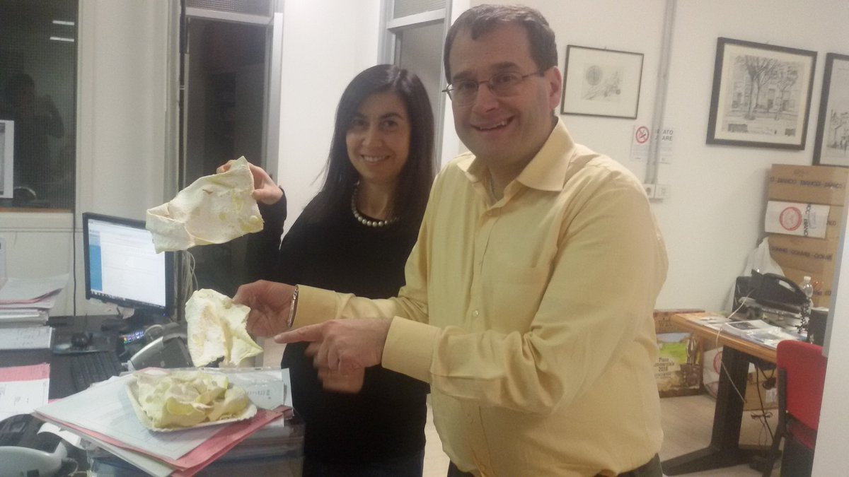 MiRomanami's tweet photo. Il #Carnevale è arrivato nel nostro ufficio e si mangiano le #sfrappole! Lavoro goliardico in centro a #Bologna. https://t.co/1vHkeOZpeK