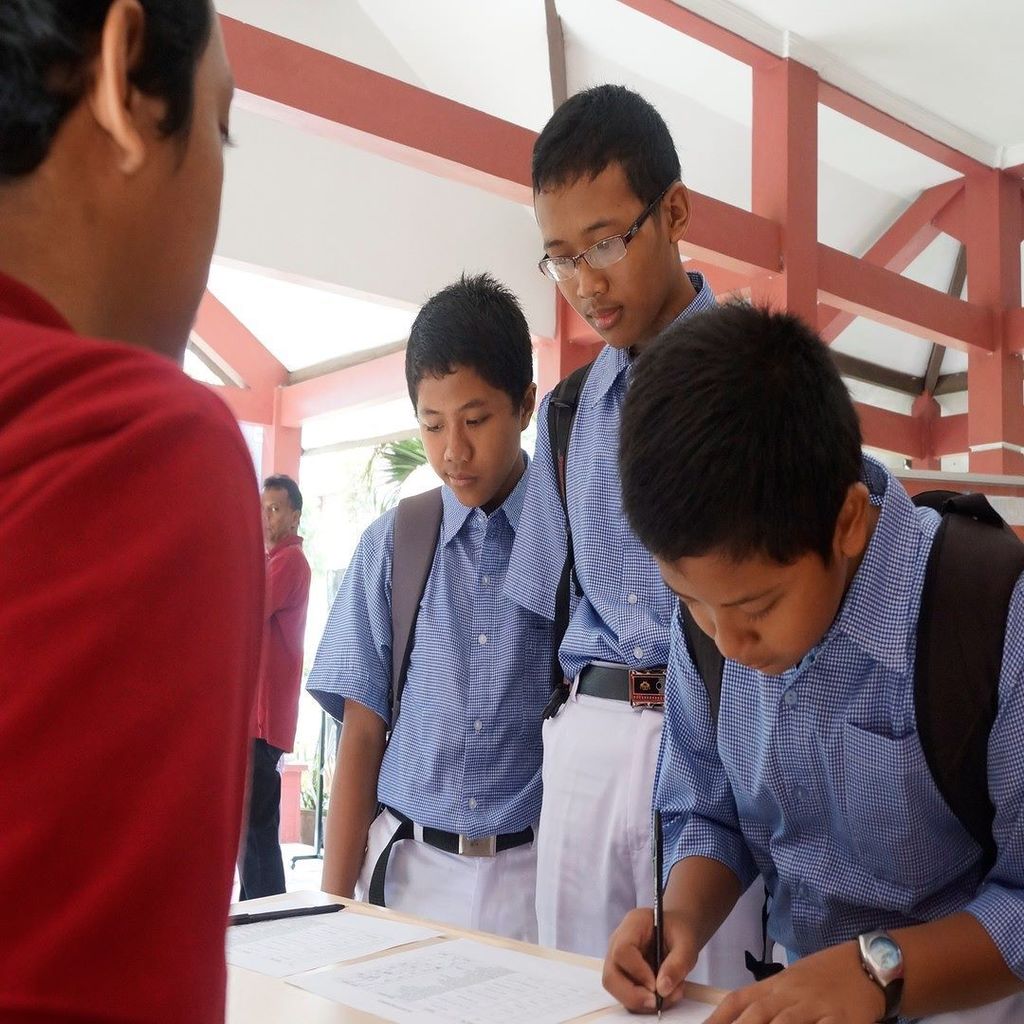 Setelah sampai di kampus SMA N SBBS, langsung Daftar Ulang ya guys :)