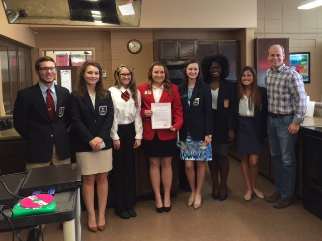 ArkansasDWS's tweet photo. Southside DECA, FCCLA, &amp; FBLA officers promoting the importance of CTE programs to AR Senator Jake Files. #CTEMonth https://t.co/VEUJpw9fTw