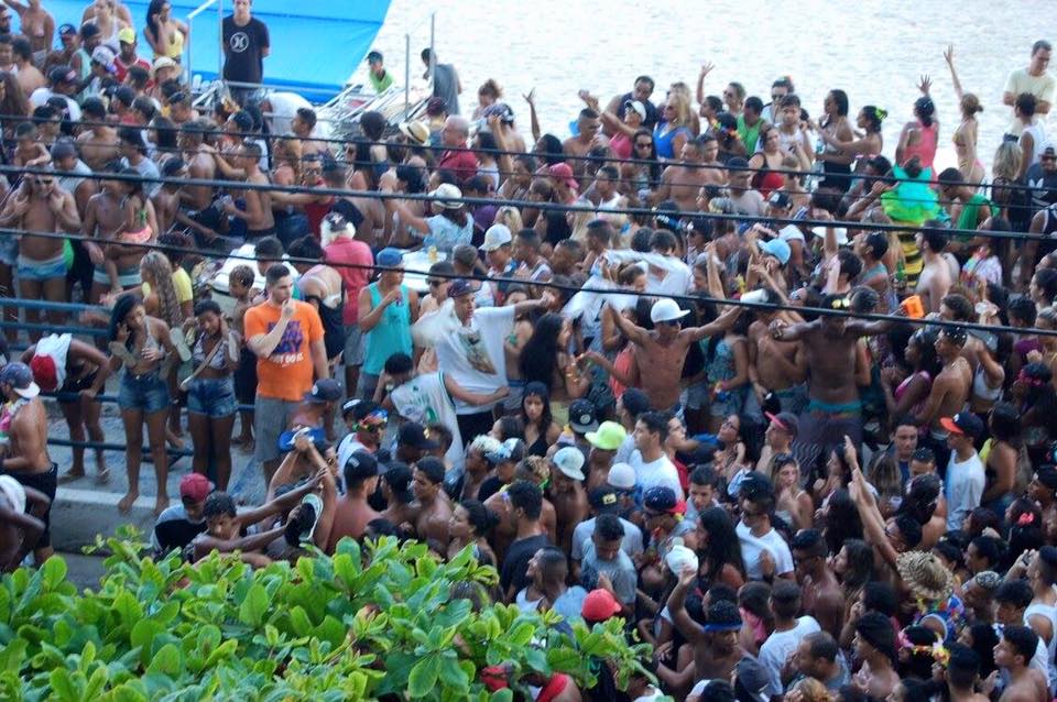 jorodi13's tweet photo. todo mundo feliz no bloco,menos eu kkkkkkkkkkkkkkkk https://t.co/miutT8XHLS