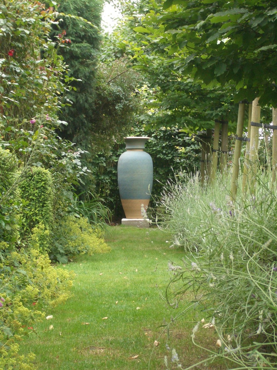 PhilipSimmonds2's tweet image. Hi @LauraAnstiss How about this one? #sculpture #garden