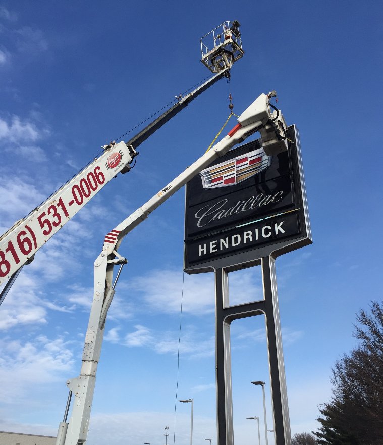 HeartlandSign's tweet image. Cadillac did it again. State of the art sign for state of the art cars. 

#MadeInAmerica  #Cadillac