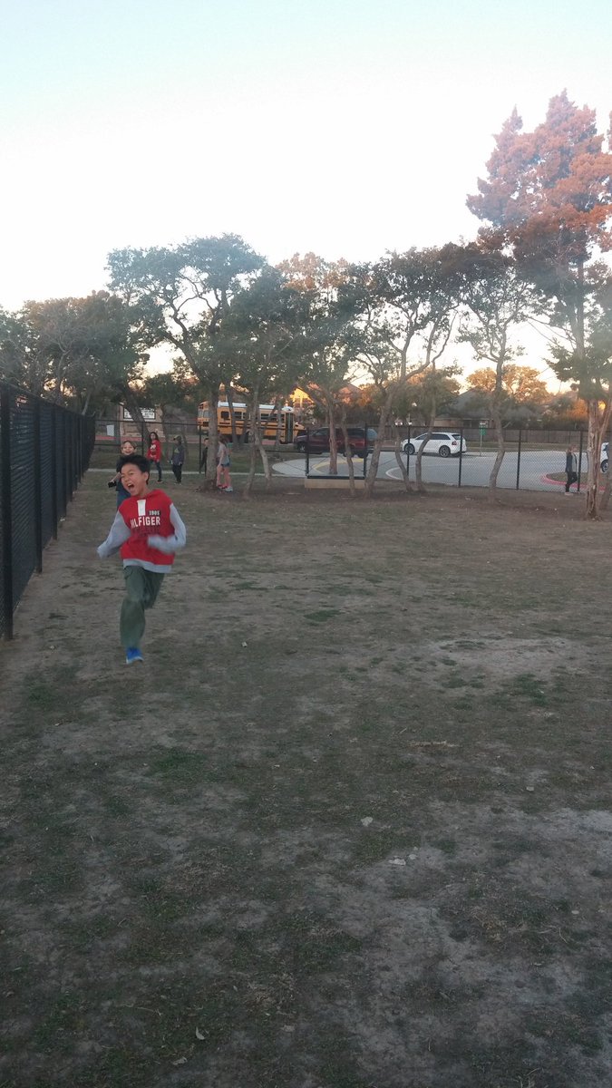 PECoachH's tweet photo. Reed Roadrunner Running Club enjoyed a warm morning!  Students are working hard on earning their mileage. #Reed_elem https://t.co/jVWDzkeYgQ