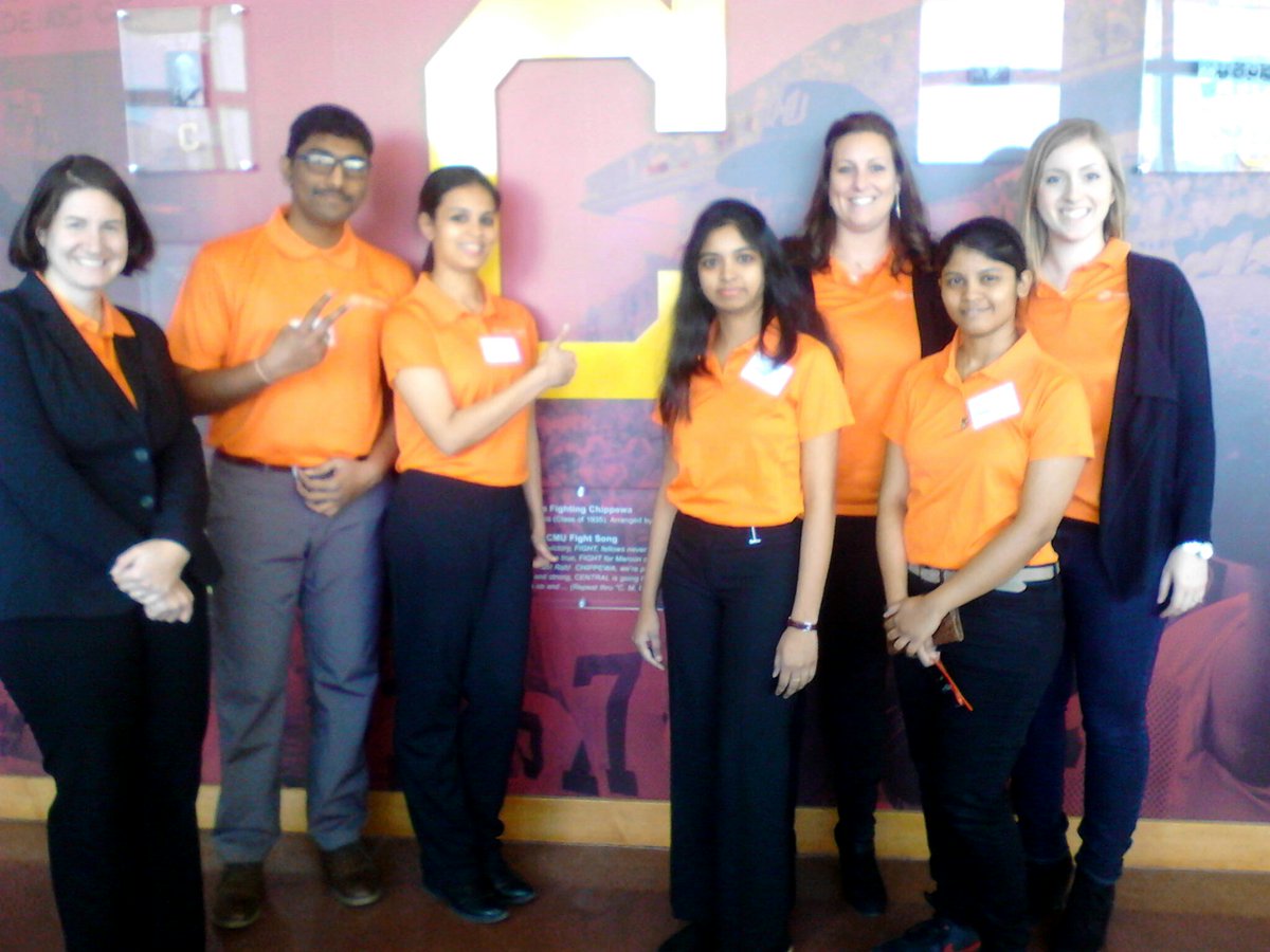 CMUERP884's tweet photo. Yes, on Team Thomson Reuters we throw peace signs and win the ERPsim competitions #cmuERPsim2016 https://t.co/B9kYf55lRD