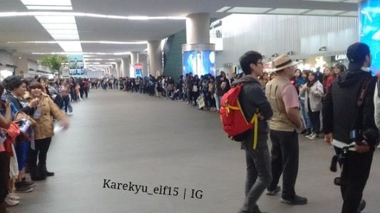 NotiELF's tweet photo. #HenryinMexico Hay movimiento! Espero salga a saludar! https://t.co/wgjH92DheB
