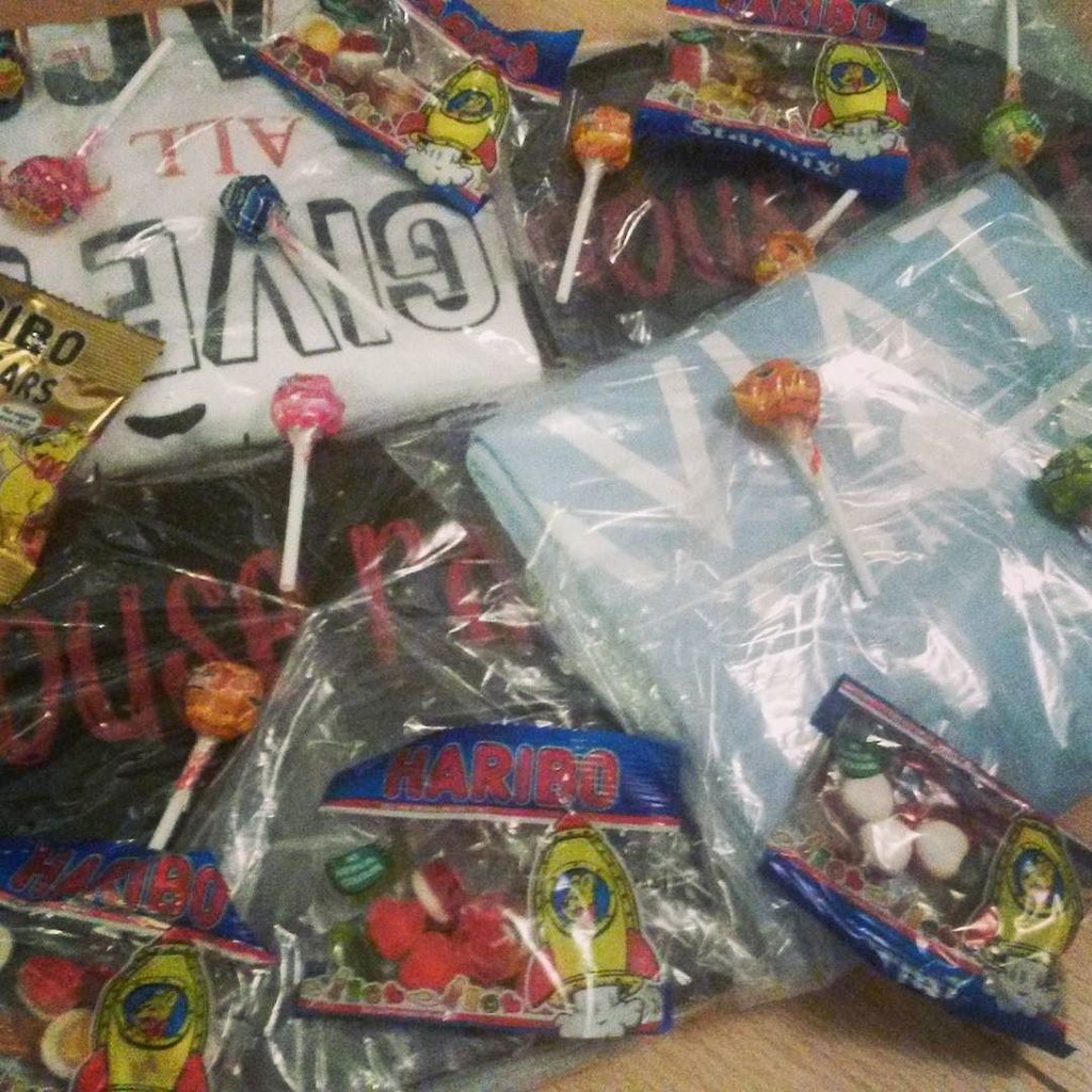 TeeDunk's tweet photo. You lucky customers ☺

Get great tshirts at https://t.co/VXi6SBWLOA  #sweets #haribo #chup… https://t.co/cjESsvo8G2 https://t.co/05J71adZrK