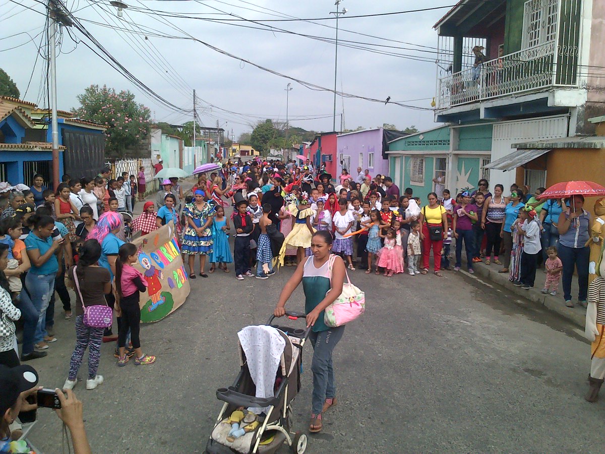 TOCANDO EN EL CARNAVAL ESCUELA INDEPENDENCIA II A LA CALLE