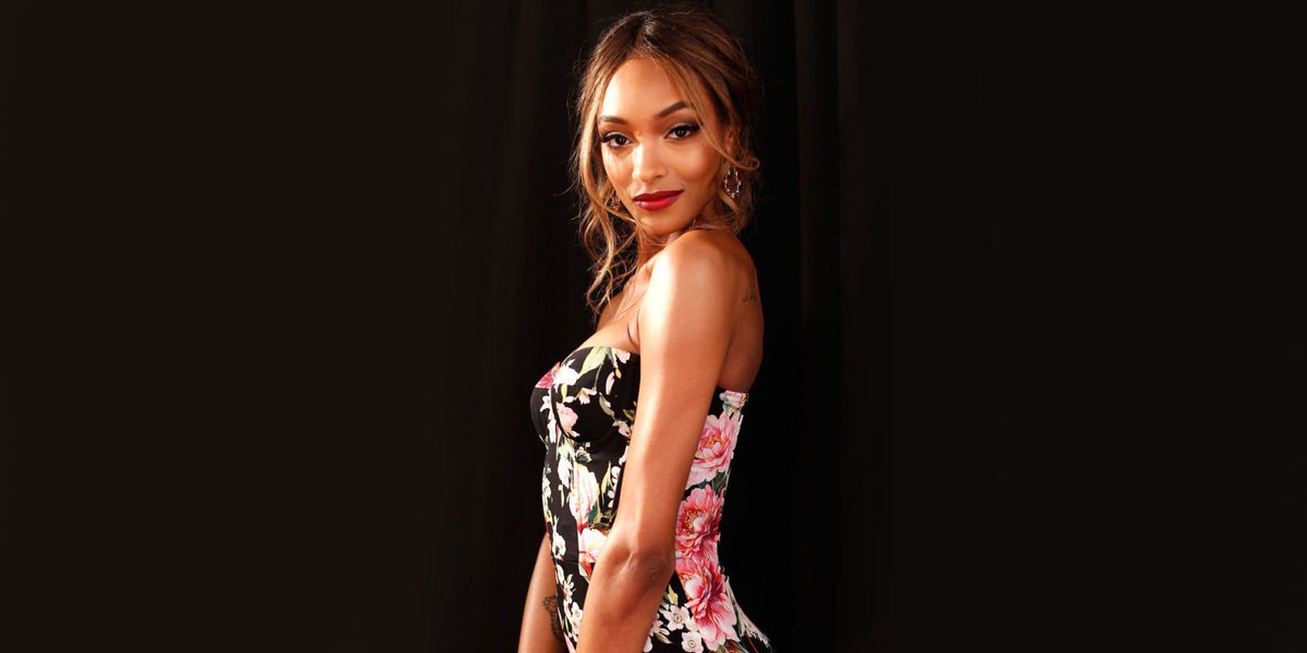 All the looks from the 2016 Amfar New York Gala: buff.ly/1TVaU6C <a href="/ELLEmagazine/">ELLE Magazine (US)</a> #fashion