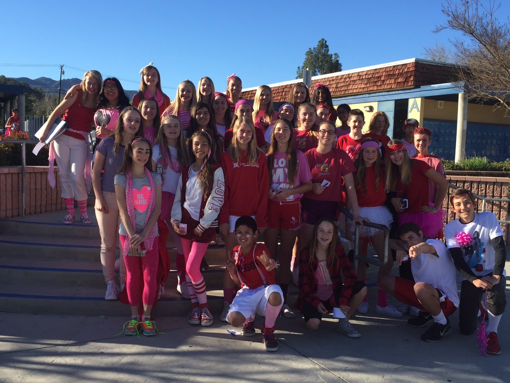 mshamaker's tweet photo. Great turnout for Red, White and Pink Day @SMS_CVUSD https://t.co/d5IaCcN6Ec
