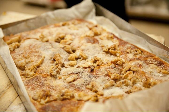 PandelPereton's tweet photo. Nuestra torta viaja de Murcia a Madrid con @ElCalderoMadrid y lo cuentan en @La7_tv y @7murciaconecta https://t.co/hPXxZF7MrX
