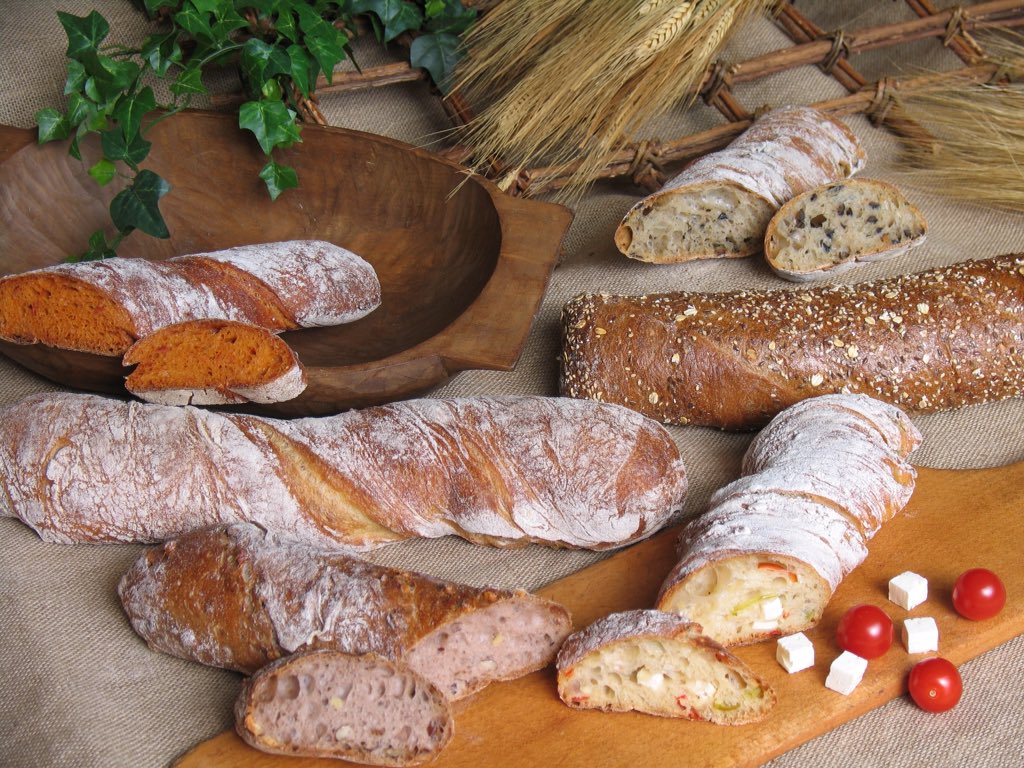 SomosBackwaren's tweet photo. Panes de tomate, griego, aceitunas, nueces. Todo el sabor del MediterrΓ‘neo!#backwarengourmet https://t.co/q4mv2mHDXV