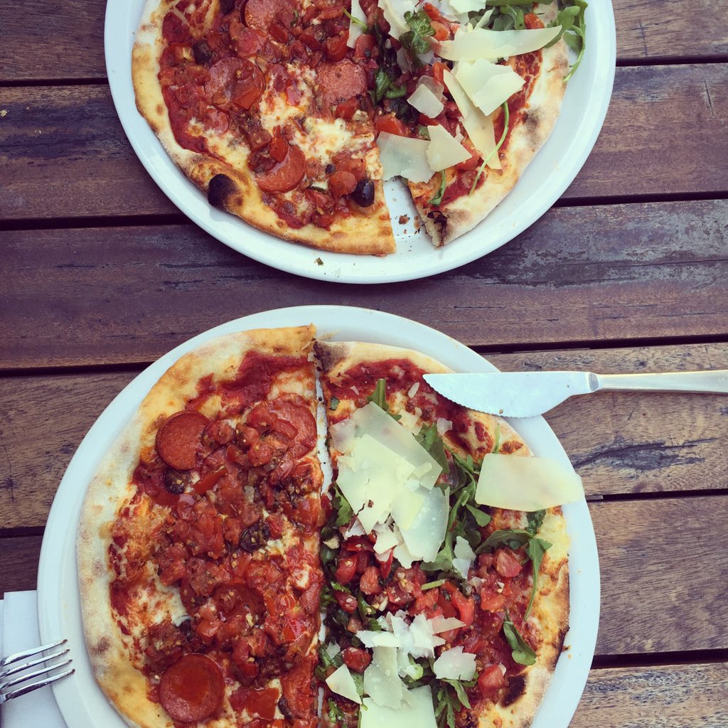 frzbrtchn's tweet photo. #pizza #foodlove #boyfriendgoals #best #girls #bitchbetterhavemypizza https://t.co/NDNQ646w6R