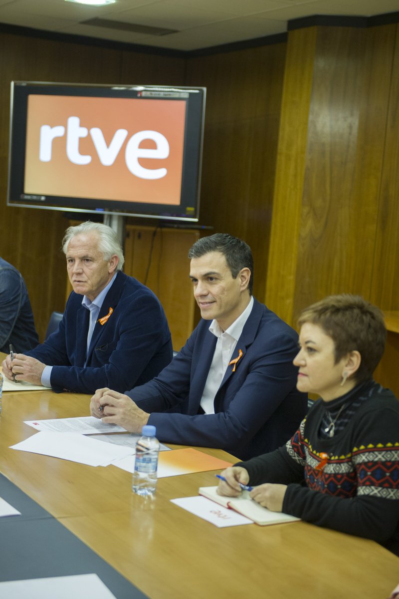 sanchezcastejon's tweet photo. Nuestra democracia necesita una @rtve plural, independiente y de todos. Devolvamos la dignidad al ente #DefiendeRTVE https://t.co/fOH2VSYhML