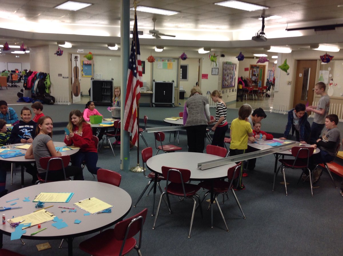 ffproject5's tweet image. 5th grade working together in groups to create maglevs! #onceacard #ffproject5 @misshillfairfax @FairfaxPearn