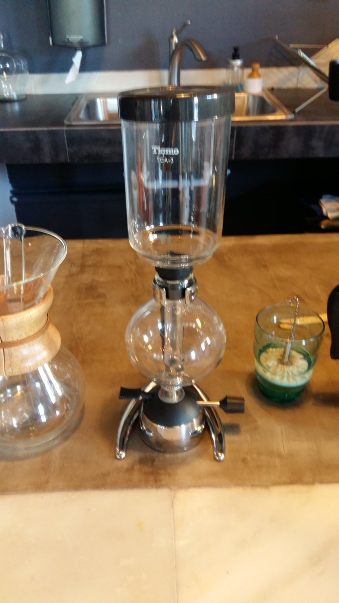 anelytaz's tweet photo. @nomadcowork hermoso Sifón Japonés estrenando método hoy #goodcoffee #coworking #Tijuana https://t.co/dDxGe6iAgE