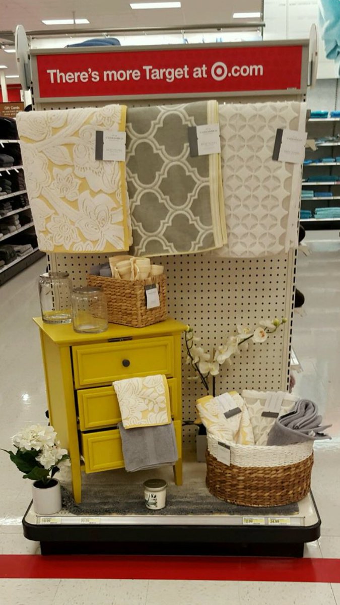 Lauriepie24's tweet image. Think fast when a guest purchases your mini focal! #remix #yellow #springinspired @CollinsAyisha @laurengomez07