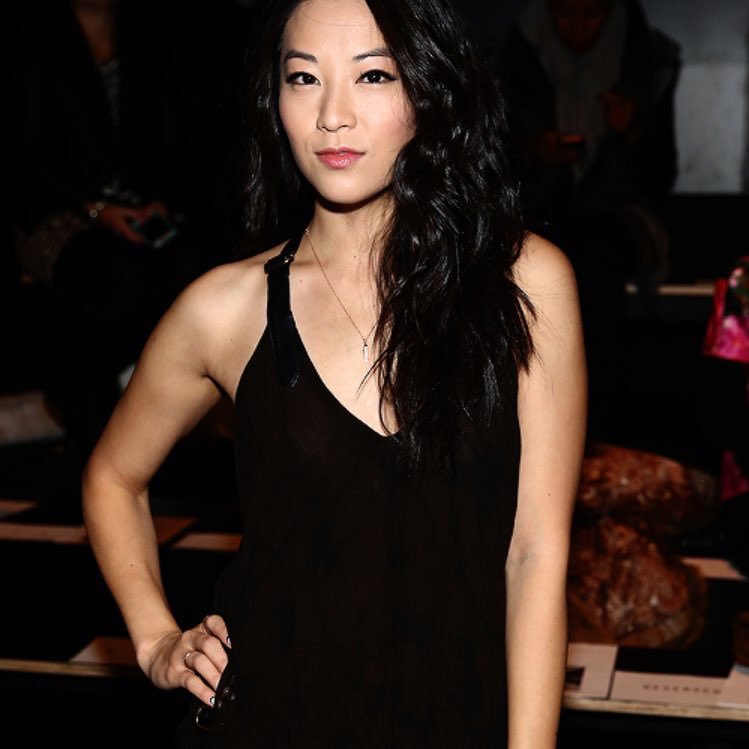 dailyarden's tweet photo. arden at new york fashion week!! she's so gorgeous!! https://t.co/iHZIb252jN