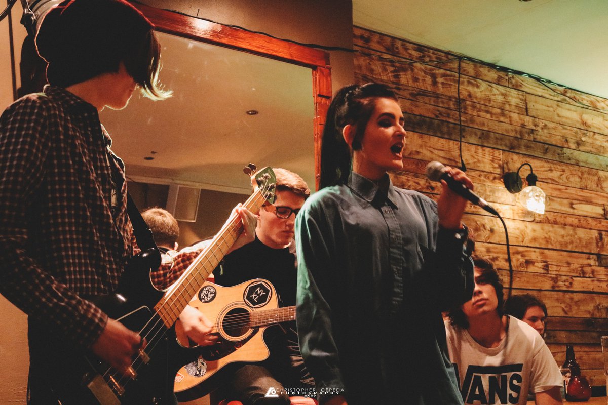 Live music and some beer in a nice place tonight <a href="/HernandosWA1/">Hernandos Hideaway</a> #warrington #livemusic