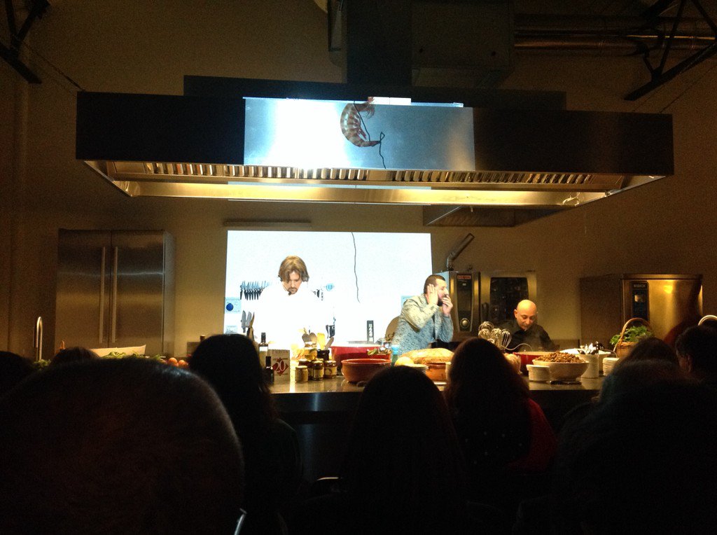 AleCioccarelli's tweet photo. Musica, cucina, canto. A #maninpast spettacolo di contaminazioni #fuoribit @Saporie @MTVinoPuglia @vittoriacisonno https://t.co/oKkoqcVTJF