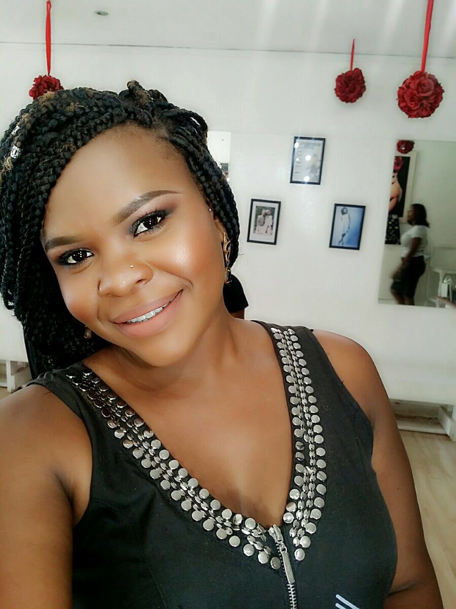 Mrs__Deliwe's tweet photo. @VaultCosmetics water based and oil based foundations are amazing if u mix them they give u a glowy and matte finish https://t.co/SplXWBWTF0