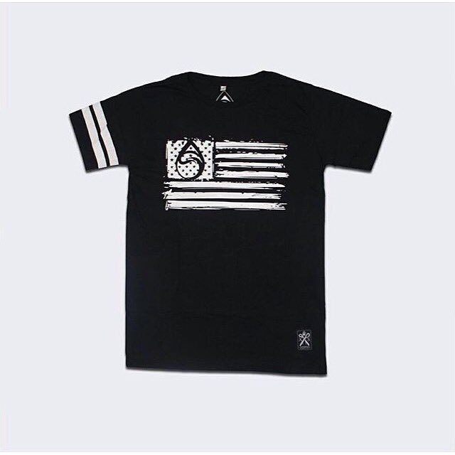 NEW ARRIVAL From AFTERSUNDAYS
"FLAG"
Price 120K
For Online Order : 
Sms : 082227590800
Pin : 2B2E140F