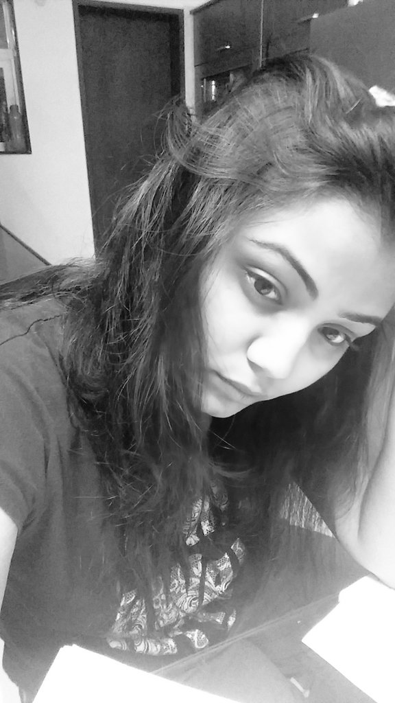 LPshinnizle's tweet photo. Trying hard to stay awake 
#exams
#fml https://t.co/mBMCoFSmpo