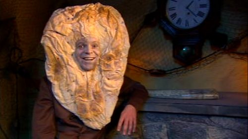 Sam_Cass123's tweet photo. @noelfielding11 any chance you got a naan bread costumeabout?Mams got a Bollywood fancy dress and stuck for ideas? https://t.co/xdsH1mbGzK